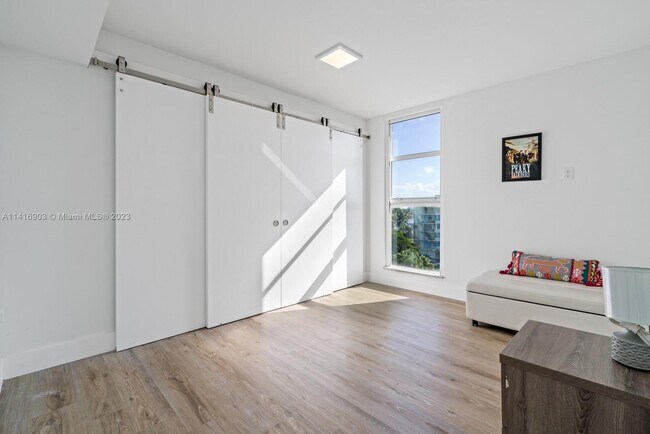 Foto del edificio - 16590 NE 26th Ave
