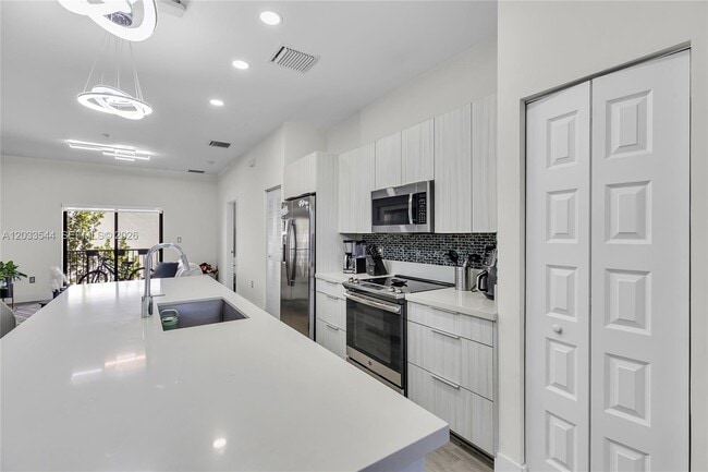 Building Photo - 7925 NW 104th Ave