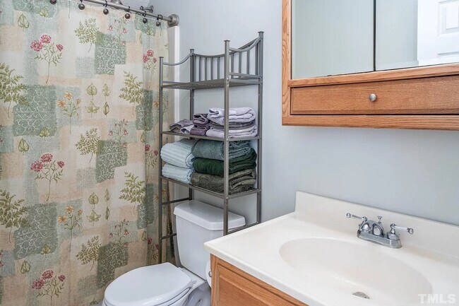 Building Photo - Room in 5 Bedroom Home at Oregon Landing Pl