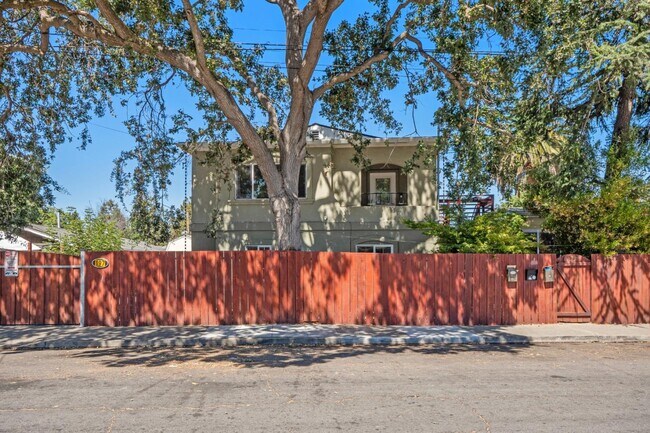 Building Photo - 197 Nottingham Ave