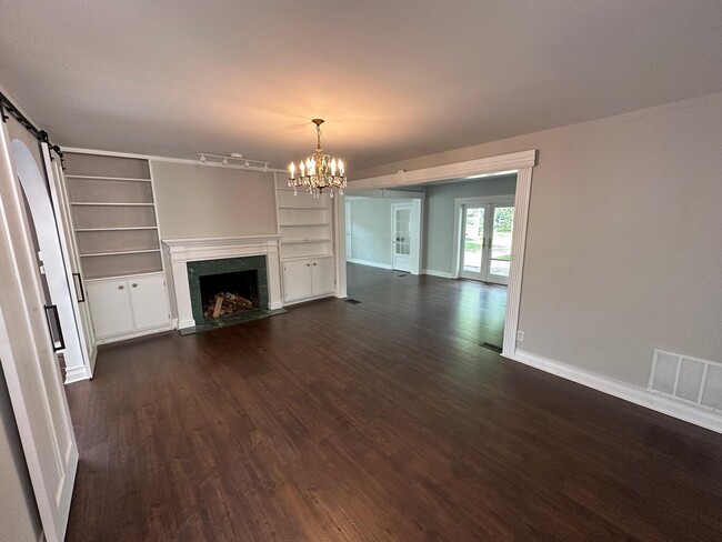 Building Photo - 1567 Evergreen Ln