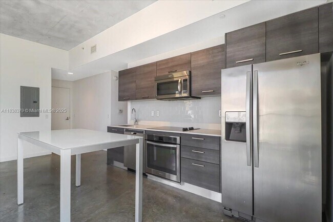 Foto del edificio - 151 SE 1st St