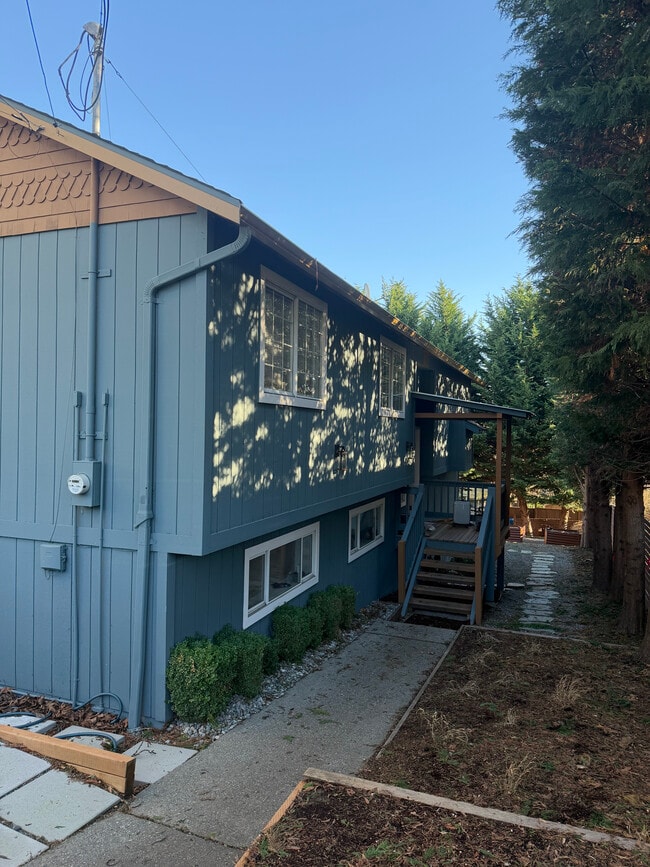 Building Photo - 1612 26th Ave