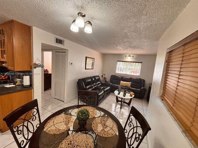 Foto del edificio - 2565 W 56th St