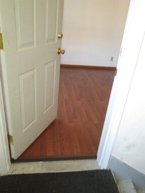 Primary Photo - 242 NW Chehalis Ave