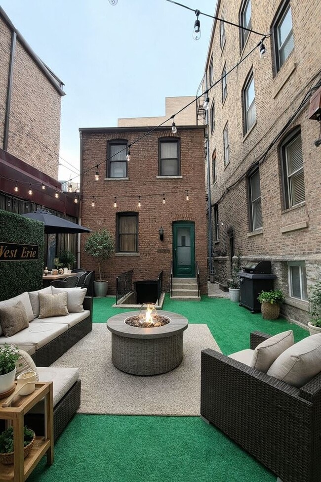 Building Photo - 642 N Dearborn St