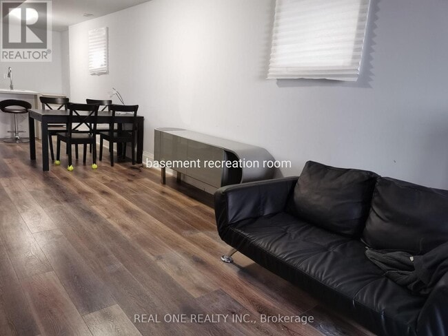 Photo du bâtiment - 62 Sunnypoint Crescent