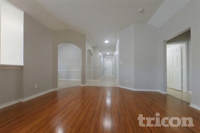 Foto del edificio - 5816 Greenmeadow Dr