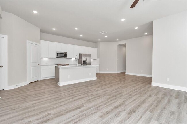 Building Photo - 7310 Coconut Bay Dr