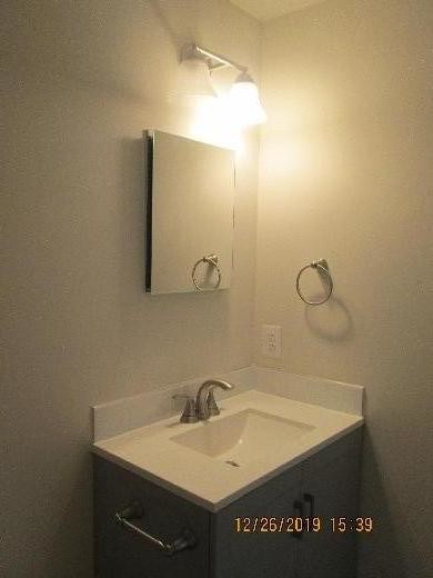 Building Photo - 1,600 2 Bd, 1 Bath Apt