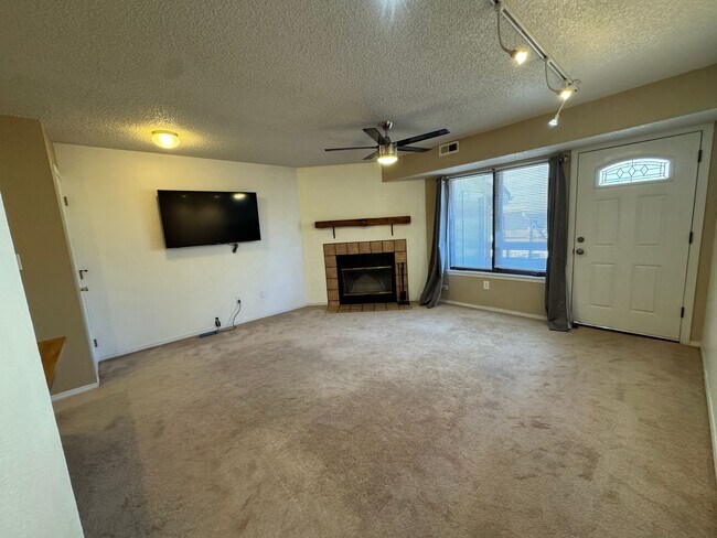 Foto del edificio - Centrally Located 2 Bed 1 Bath Condo in Colorado Springs!!