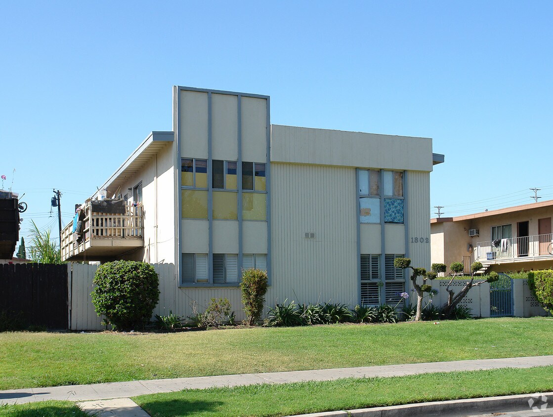 Building Photo - 1802 E Wilson Ave