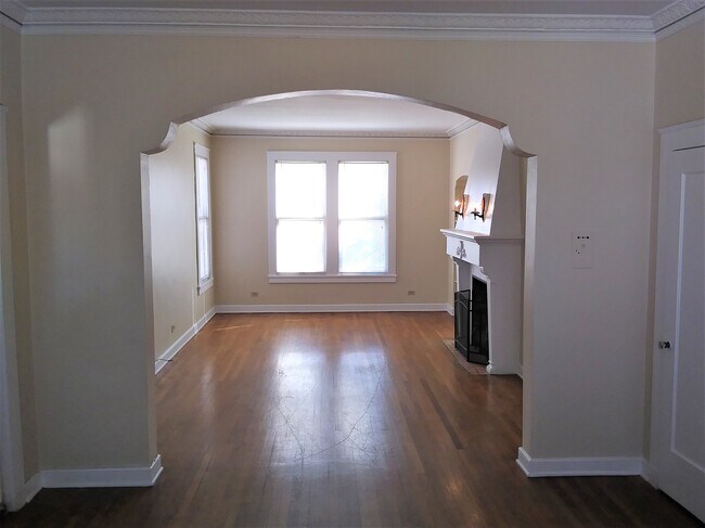 Building Photo - 221 W Magnolia Ave