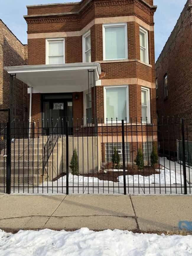 Photo - 7123 S Cornell Ave Apartments