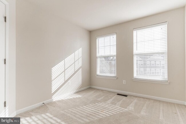 Foto del edificio - 25621 Pleasant Valley Rd