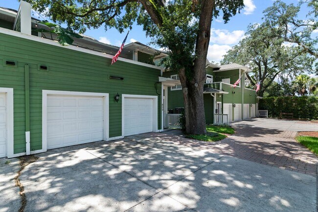 Foto del edificio - 833 N Fern Creek Ave