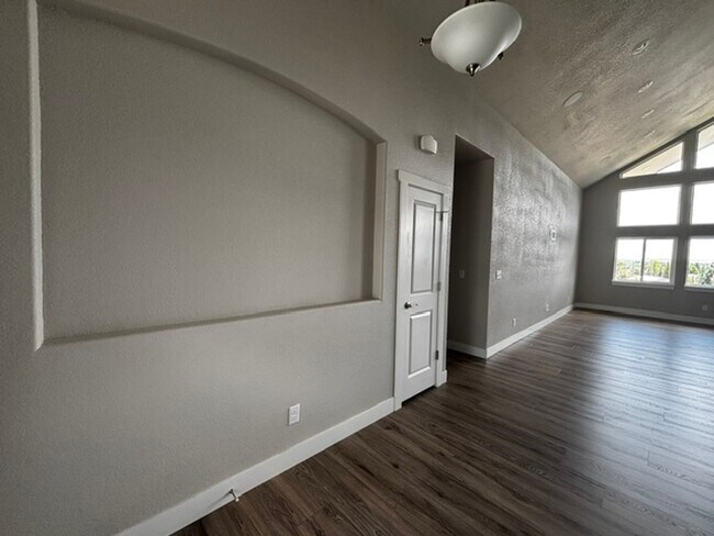 Building Photo - Beautiful 6 Bedroom 3 1/2 Bath Home In Whitney Ranch