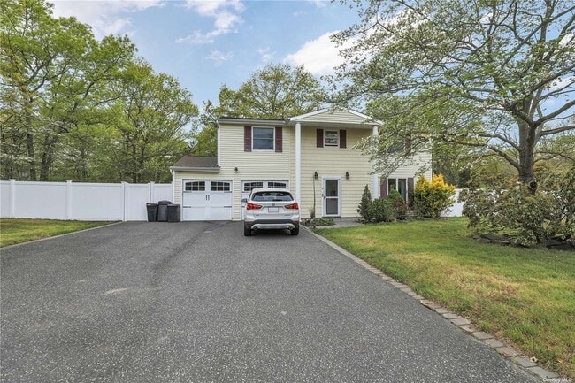 Building Photo - 2 Autumn Dr