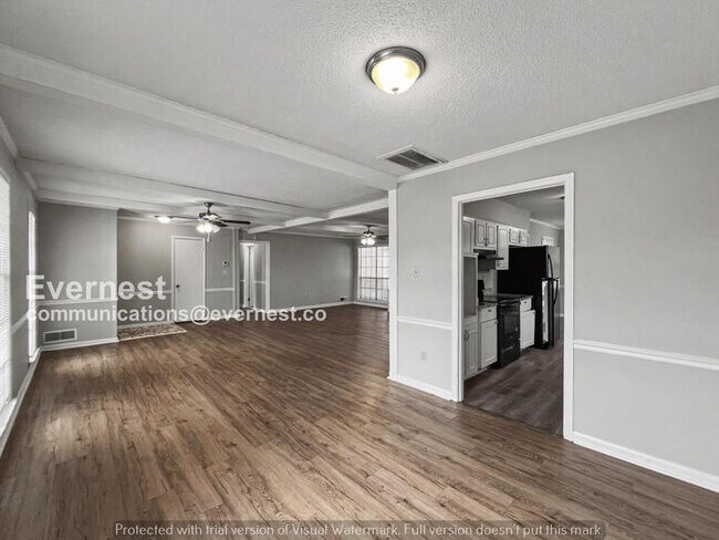 Foto del edificio - 848 Rasco Rd W