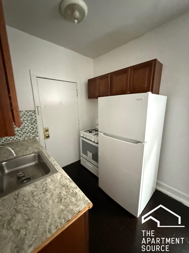 Photo - 931 W Sunnyside Ave Apartment