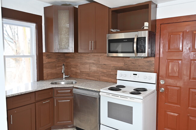 Building Photo - 203 Cooke St