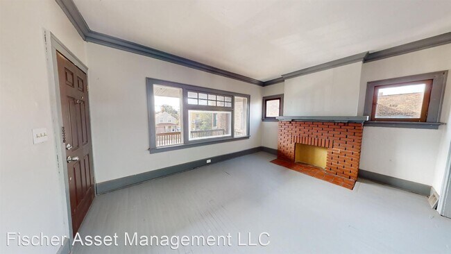 Foto del edificio - 2 br, 1 bath Apartment - 7944 Lorain Avenu...