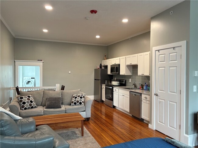 Building Photo - 290 Chestnut St