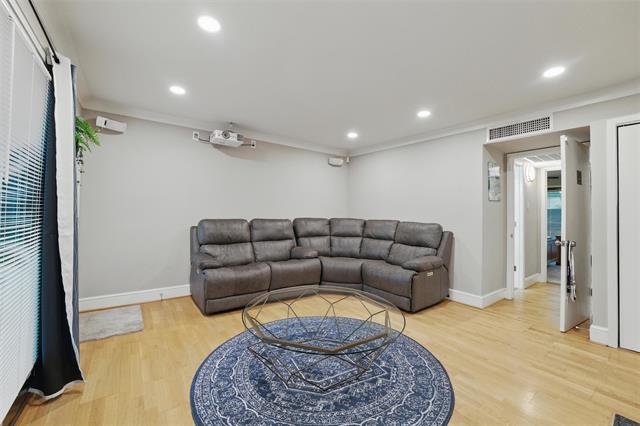 Building Photo - 5934 Sandhurst Ln