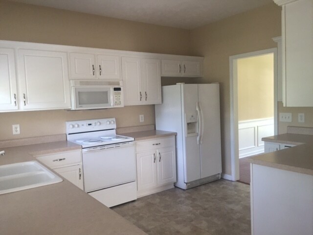 Foto del edificio - Lots of space in this Old Hickory home