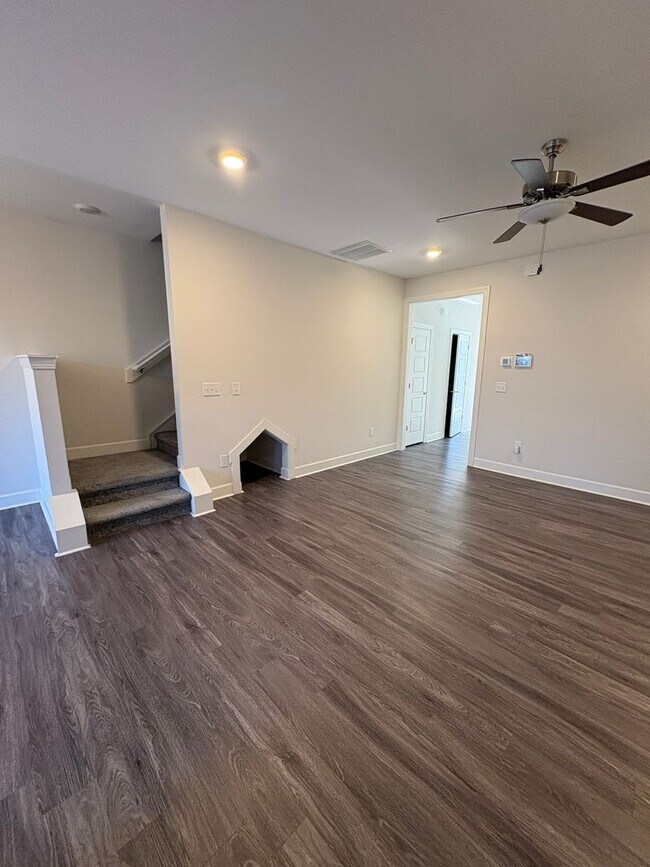 Building Photo - 3 Bedroom 2.5 Bath Townhome is the Madison Park area!!!