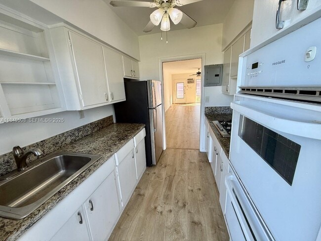 Foto del edificio - 7921 East Dr