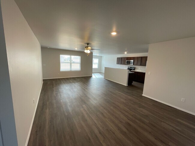Foto del edificio - *Ringing in the New Year Special* BRAND NE...