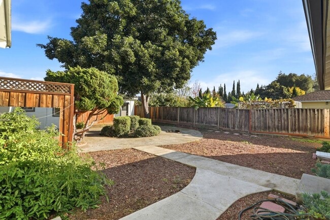 Building Photo - 440 N Milton Ave