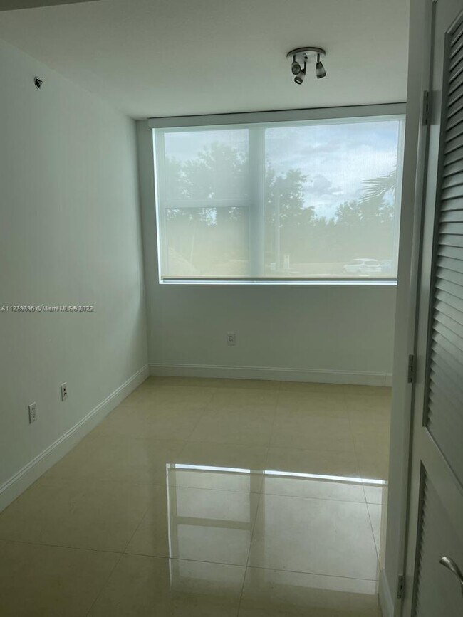 Building Photo - 2641 N Flamingo Rd