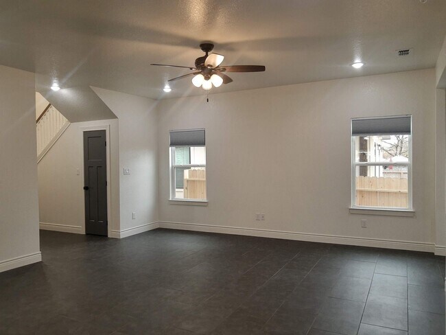 Building Photo - 3 br, 2.5 bath House - 1839 Lois St