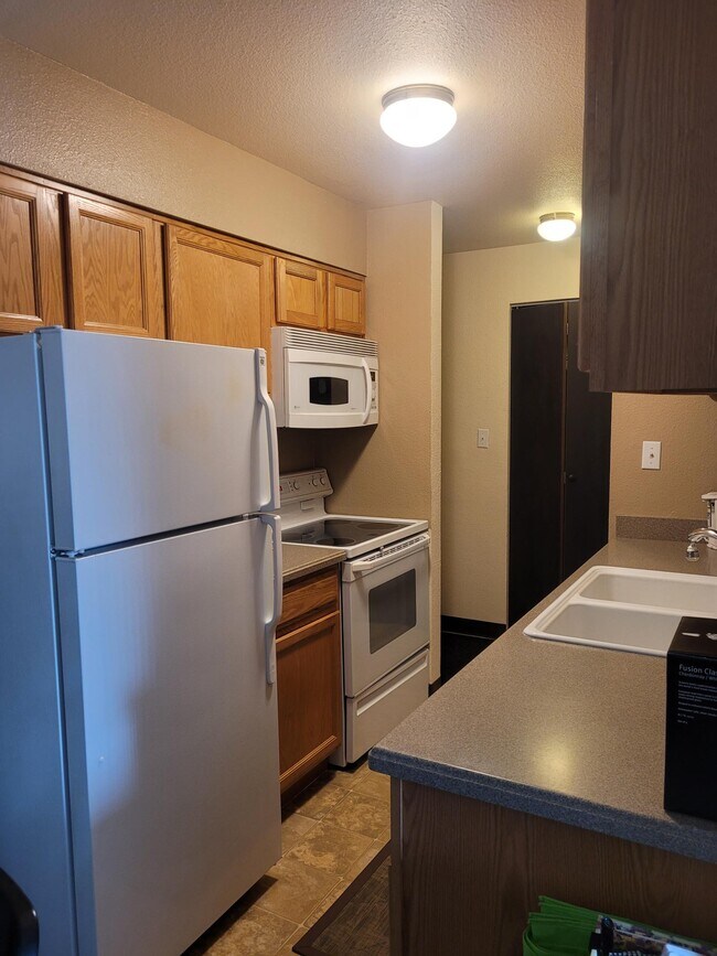 Foto del edificio - 230 E Highline Cir