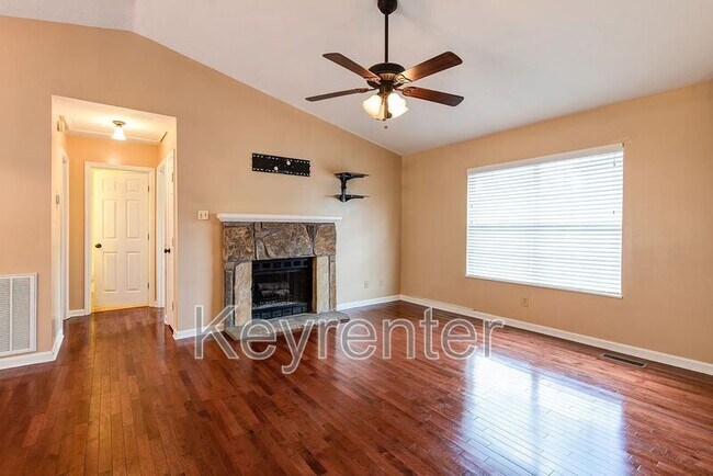 Foto del edificio - 5928 Rolling Ridge Dr