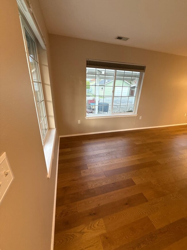 Building Photo - Great 55+ Condo