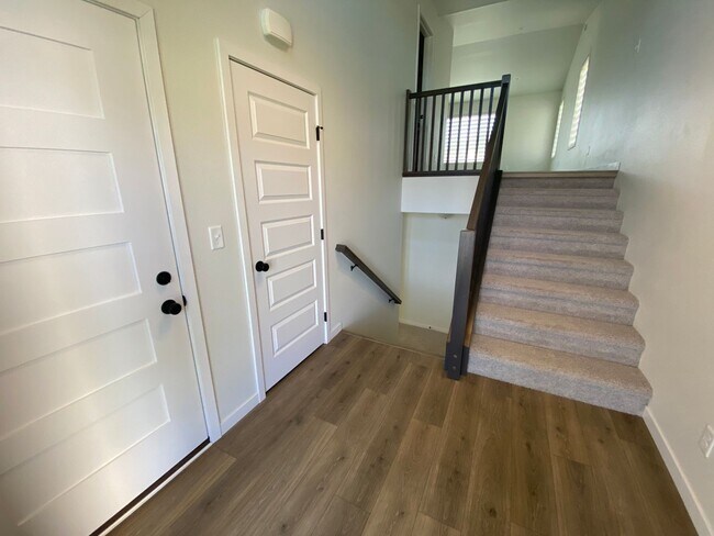 Foto del edificio - 3 bed, 2.5 bath South Fargo Home For Rent!