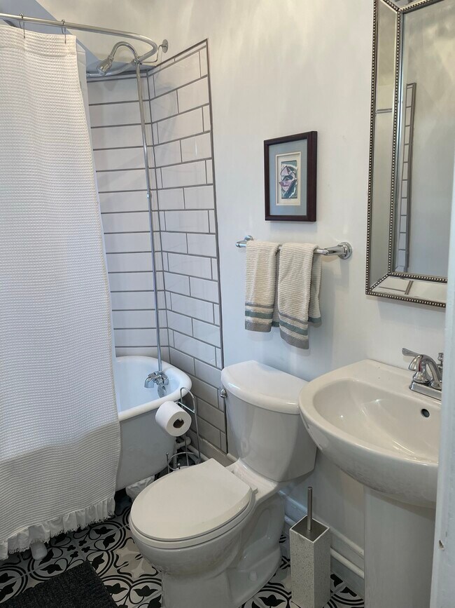 Baño de arriba - 731 Bluff St