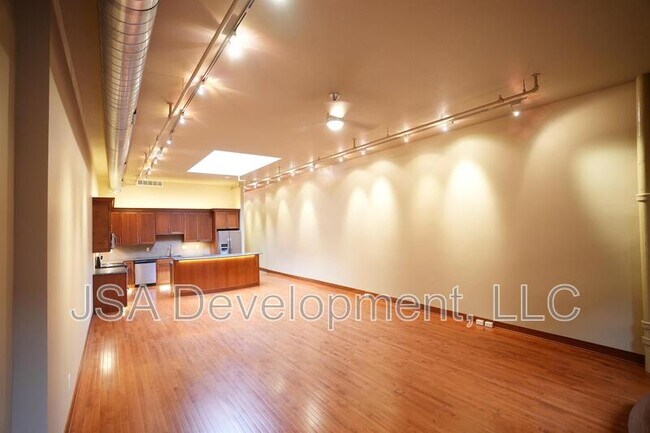 Foto del edificio - 208 E 4th St