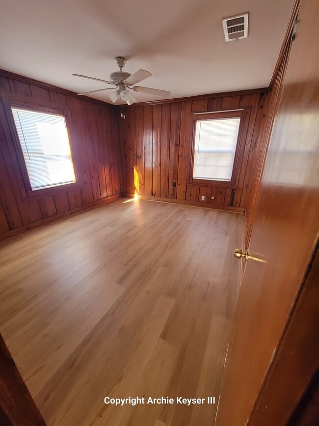 Building Photo - 310 Huntlee Dr