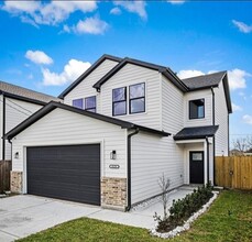 Building Photo - 8128 Chateau St