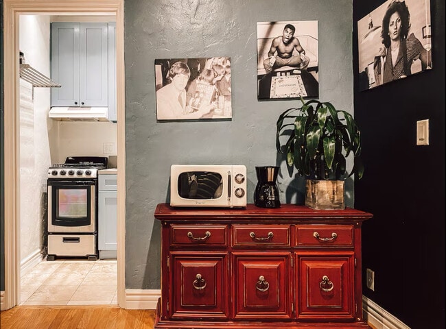 Foto del edificio - The Adelon - FURNISHED SUITES