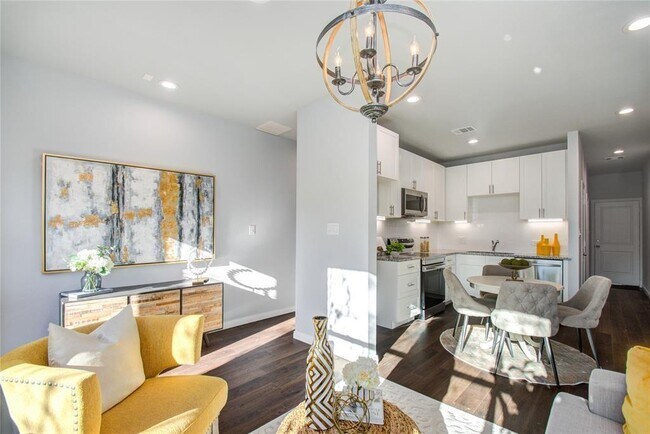 Building Photo - 4935 Dalhart Dr