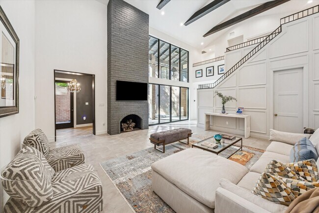 Foto del edificio - 10 S Briar Hollow Ln
