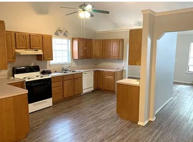 Building Photo - Wonderful Three Bedroom Property!