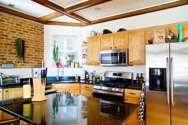 Building Photo - 1010 N Kedzie Ave