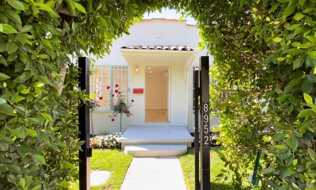 Foto del edificio - 8952 Vista Grande St