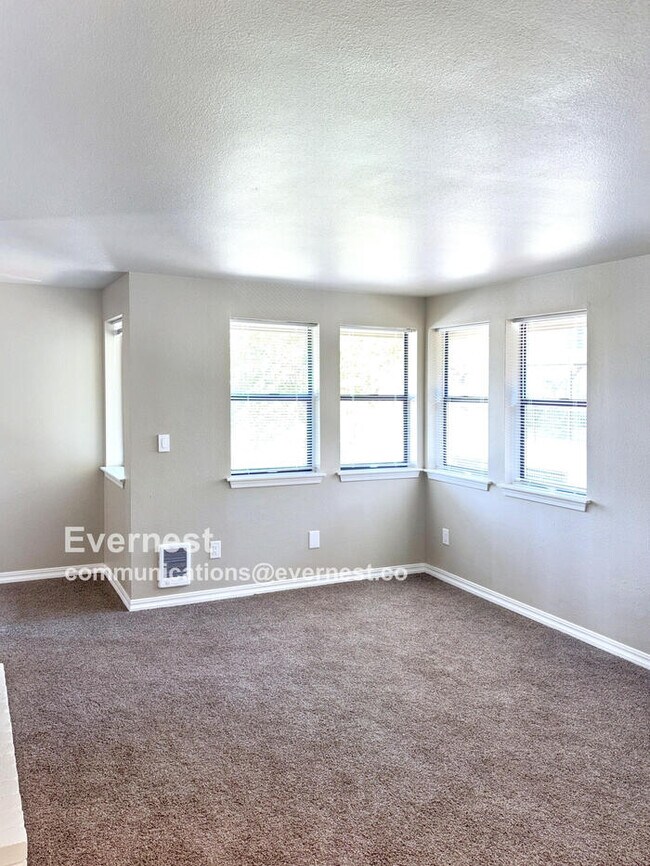Foto del edificio - 428 Burnett Ave S